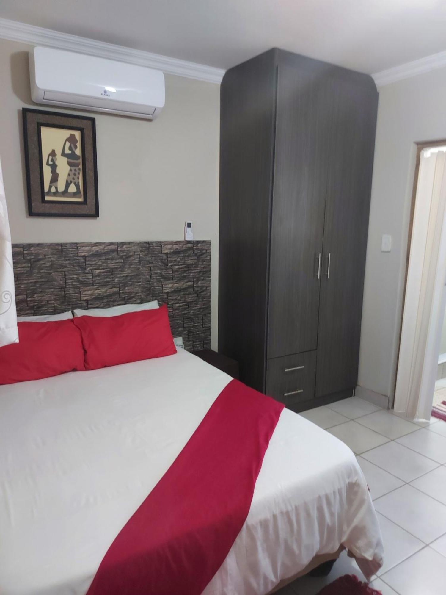 Hlophe'S Place Hotel Hibberdene Ngoại thất bức ảnh